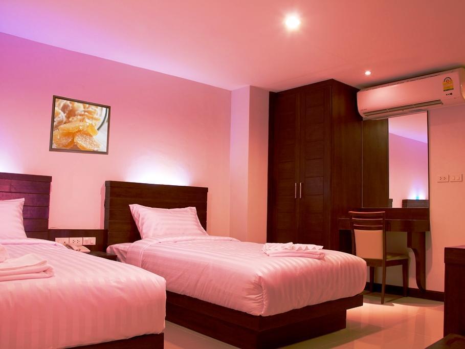 Oyo 373 Mc Ginger House Hotel Patong Kültér fotó
